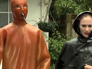 Amateur milf outdoors blowjob and fucking