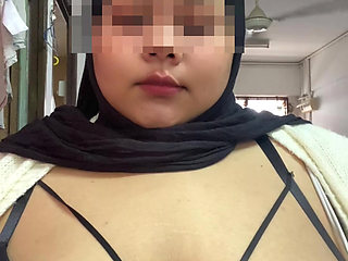 Horny hijabi massage big titty