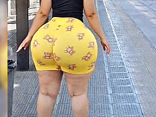 Big ass waiting for the bus in Argentina