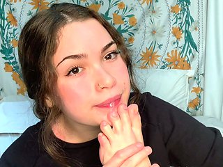 Flexible pale brunette with foot fetish does hot footjob