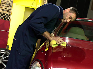 Horny guy gives the curvy brunette a hard fuck before he creams her face