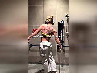Gym Yoga Slip: 18yo Hairy Pussy Explodes TikTok Live