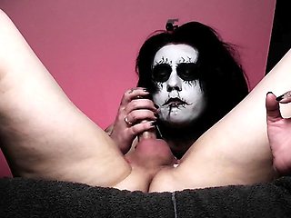 Ebony punk damsel Damagedcosplays gives a mind-blowing deepthroat that earns her two throat pies