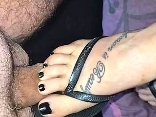 Mistress cherri - Foot Job In Flip Flops