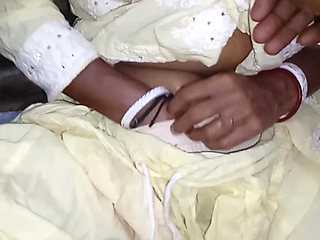 Friend ka aunty ko doggy style Mein chudai Ki aapane room per bulakar entertainment ke sath Kali Chut Ki garmi nikal Di mere per