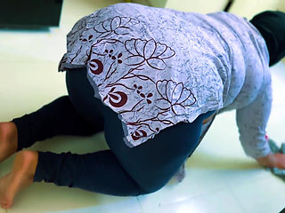 Egyptian Hot BBW Maid Stuck Under Bed & I Masturbate After Seeing Her Big Naked Ass