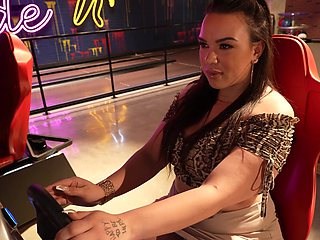 Amateur Fiji's sizzling solo sesh: Blowjobs galore in HD