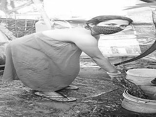 Out Door Desi Aunty Bath in your Home..