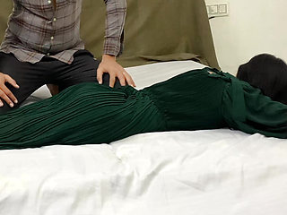 My younger step sister was alone in the room, I also went to her room and fucked her pussy at night