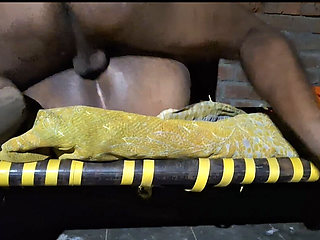 In sister-in-law's house itself, sister-in-law was given a pell, so there was no one in the house, so she called to meet