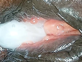 37 sal ki padosi bhabhi ko raat mein jakar chudai karke aaya