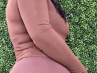 Fat mature webcam chick making herself cum with a vibrator