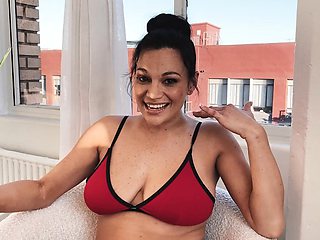 Mona Azar's Pure Essence Captivates with Grace