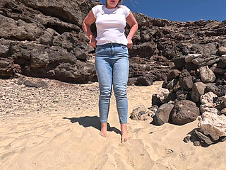 Casual Beach Pee - Jeans Wetting Outdoors