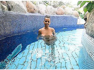 Underwater Sex With An Ebony Girl In A Swimming Pool