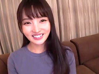 奥ゆかしい清楚な美女がキュートな恥じらいで性への目覚め