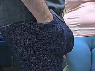 Almost Seen by Bus Driver When Stranger Girl Give Me a Handjob