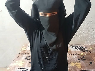 Muslim Babe Was Doing Footjob