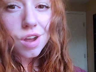 Blonde amateur gives webcam show with toys