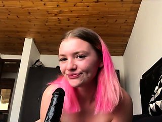 Thick White Girl Gives Epic Throatjob on Webcam