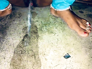 Hot Bhabhi urineing xxx video