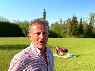 Suzie Sparklez has a pretty ass and she fucks in public