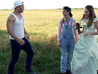 Una Fairy became a bride and had sex with two guys in a car.