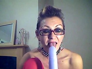 Mature Woman Masturbates on Webcam