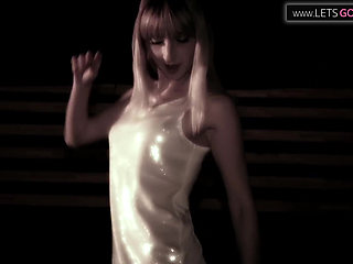 Skinny girl finger fucks herself after getting horny in photoshoot