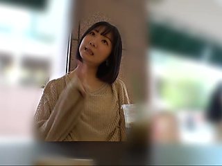 小動物オドオド系のGカップ女子大生が緊張してる姿が可愛い！緊張しすぎてぎこちないキスがまた興奮する