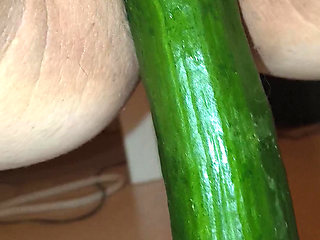 Squirting cucumber