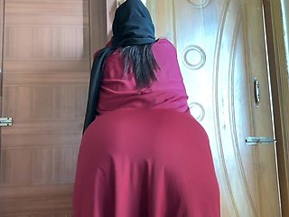 Beautiful Egypt Maid Fucked by Owner When She Clean His Room - Huge Ass Fuck & Cum