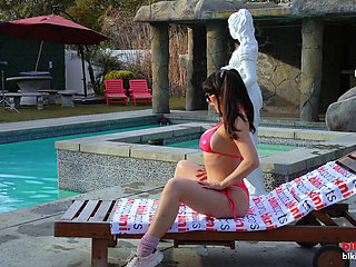 Two Hot Girls Strip Naked During Poolside Yoga Class