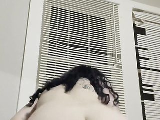 Goth girl twerks herself numb waiting