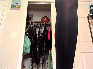 Stomping Hard Barefoot in Stirrups Size 16 Feet