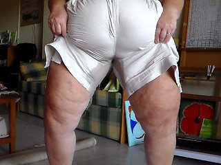 Jen is peeing it all in her shorts