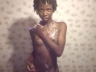 Bath Time with Dwuxxx