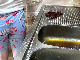 Saudi Man Fucks Arab Maid in Kitchen