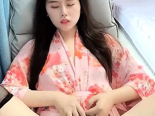 Japanese teen has her trimmed pussy toyed