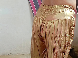 How Is Bhabhi Dressing up for Her Friend Full Hot Romantic Bathing Stepsister