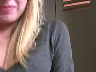 Cute18 Years Old Vicky Does a Porn Casting