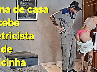 Manutencista  provocado pela dona de casa de calcinha!