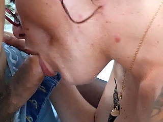 Succhio il cazzo a mio marito