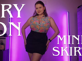 Office Mini Skirt Try-on Curvy Fit Check