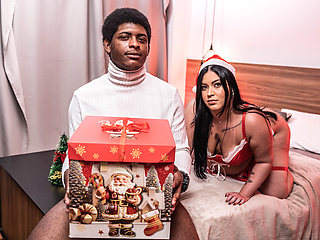 A family-sized Christmas gift, so big that even Santa Claus doubted it!