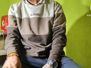 Dukaan ka andar maja liya tha