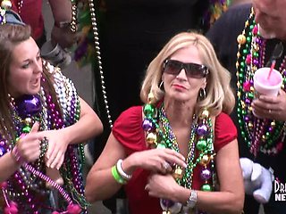 Flirtatious courtesan - beads clip - DreamGirls Members