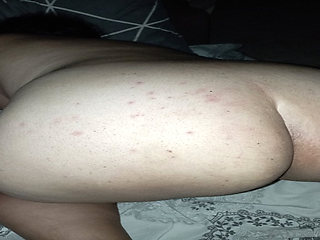 Horny divorced Turkish woman masturbates.