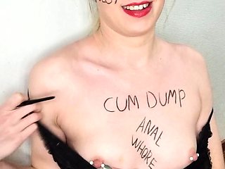 Close up amateur beauty uses her toy to masturbates