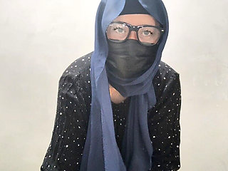 Hot Indonesian Hijab Model Live Solo